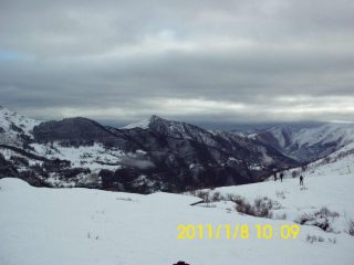 Sotto le nebbie, poco sopra l' Alpe Bianca