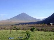 Ol Doinyo visto dal lago Natron