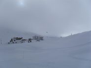 il gruppo di case in territorio Francese,il cielo inizia ad aprirsi