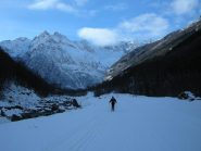 sul percorso col gruppo della Gura sullo sfondo