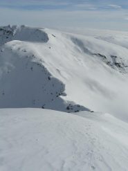 in discesa tornando al colle del vallone sulla cresta percorsa in salita