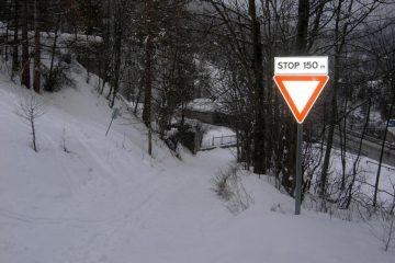 Si prega di dare la precedenza..