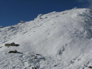 Le baite Valli Bianc ed il pendio finale di salita