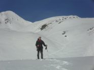 in discesa ,sullo sfondo la Tsa