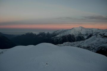 Pista di discesa all'imbrunire