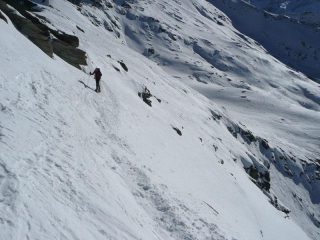 il traverso esposto a pochi metri dalla vetta