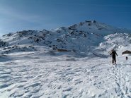 Campo a quota 2600, con Forte Malamot e vetta sullo sfondo