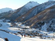 Primi raggi di sole su Larche