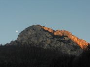 Su Perti il sole lascia il posto alla luna....