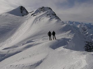 al colle e cima sullo sfondo