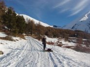 Neve di giustezza. A sinistra spunta lo scivolo del Pintas
