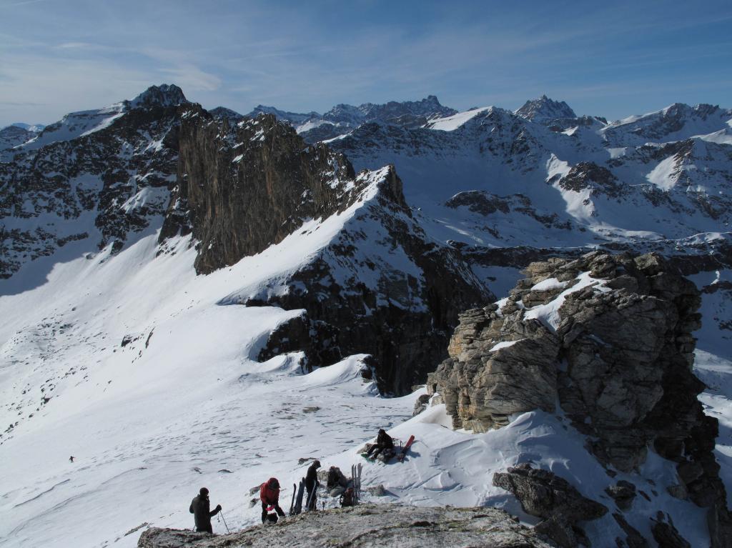 Dalla vetta il colletto della sosta pranzo