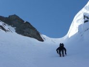 sotto la cornice all'uscita