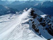 La larga cresta che conduce alla vetta