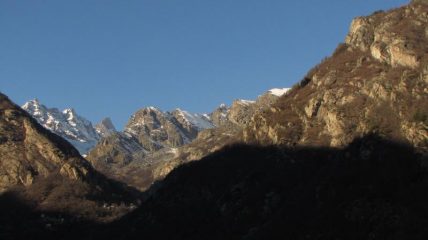 in alto a dx la testa d'aj da roncore