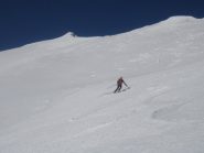 il bel pendio, esposto a sud ovest, sotto la cima