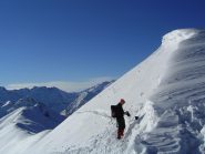 Le cornici del Pianard vicino alla selletta Est..e il mio occasionale compagno di salita