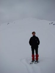 al colle alle spalle la cima