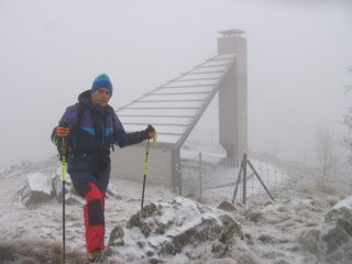 Ecco la cima Lago, con la recente cappella.