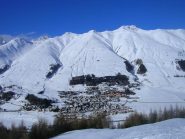 L'incantevole Zuoz e il Piz Griatschouls in alto a dx