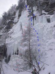 pontechianale il Paretone: bllu via classica, rosso variante 4+