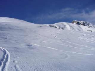 A destra il Monte Mucrone e a sinistra la cima Muanda