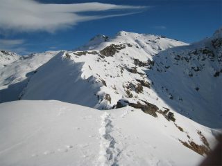 La cresta come si presenta dalla sella