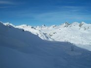 Il vallone di salita in ombra dall'alto
