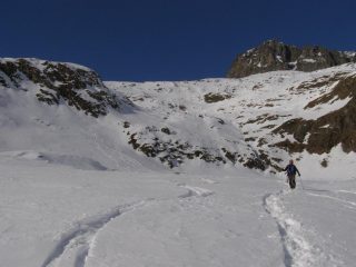 pendii ripidi del plan marmottin, sullo sfondo la tour de la tza
