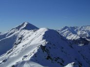 Dalla cima, vista verso la dorsale che porta al Bric Costa Rossa