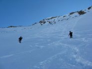 discesa nel canalone sotto la vetta