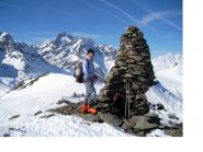 Franco se la ride in vetta alla P.de Rou d'Arsine con dietro il Pic Gaspard