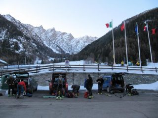 Fervono i preparativi per la partenza da Flassin impianti