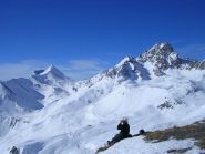 Il PIz Kesch sulla dx, a sx la bella piramide del Piz Blaisun e in basso la Capanna Es-Cha