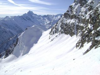 il Col di Boina non prende sole, i pendii alla sua destra si
