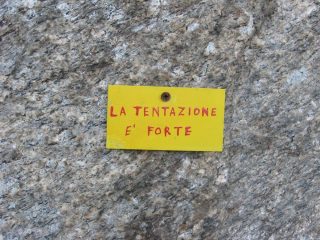LA TARGHETTA ALLA BASE