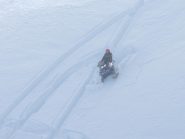 pazzo su motoslitta......