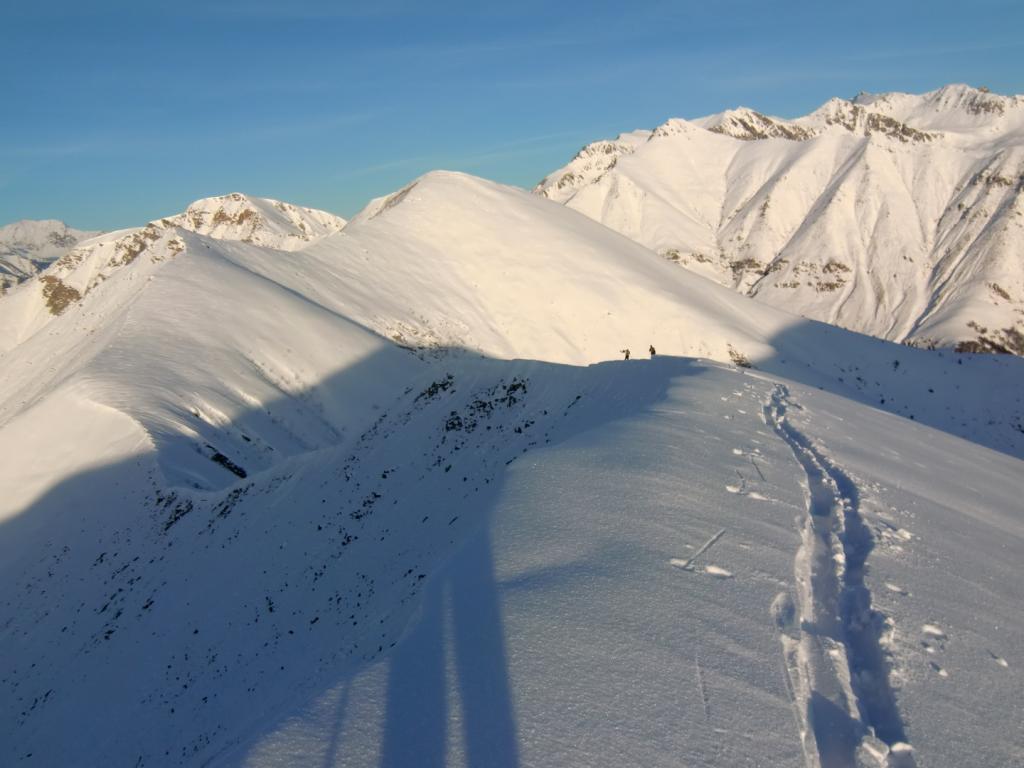 laggiù l'Uia e la cresta per raggiungerla