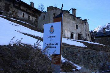 cartello indicatore a Le Bezet (19-2-2011)