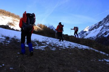 alla ricerca della neve...poco oltre i casolari di Le Bezet (19-2-2011)