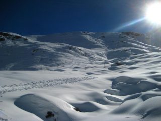 bei pendii dopo la strada