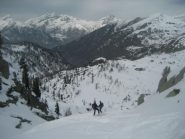 in discesa sopra il lago di Lej Long