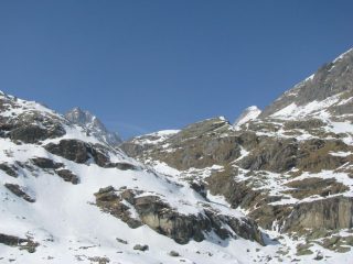 Sullo sfondo , Ciarforon e Tresenta