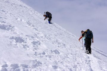 un tratto ripido lungo la parte alta del crestone SE verso la cima (26-2-2011)