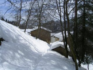 Appena fuori da Aradolo S. Antonio, lungo Via dei Teit