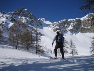 si volge a sinistra rispettoal ripido pendio di salita alla Roche Gauthier