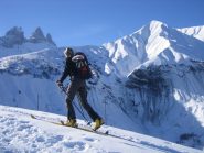 tratto di salita su un'ampia dorsale panoramica  