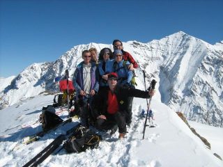 foto di gruppo in vetta