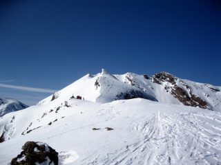 croce di vetta affollata