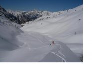 Il vallone di salita con al fondo lo Chaberton